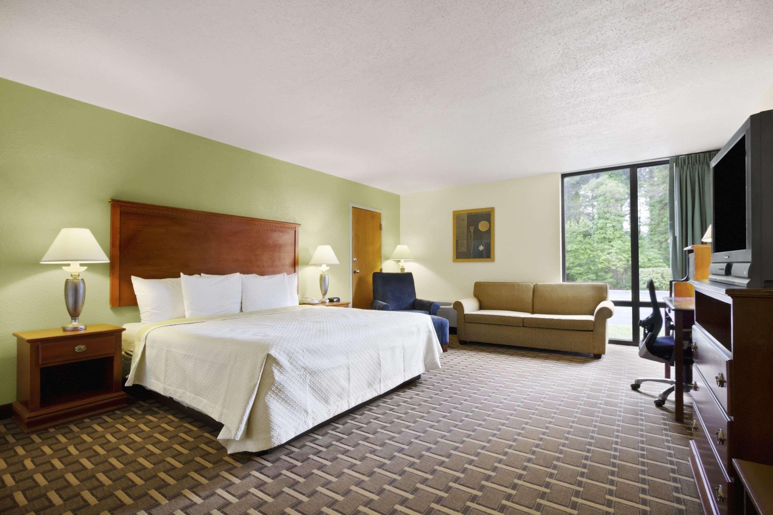 Days By Wyndham Fayetteville-south/i-95 Exit 49 3*