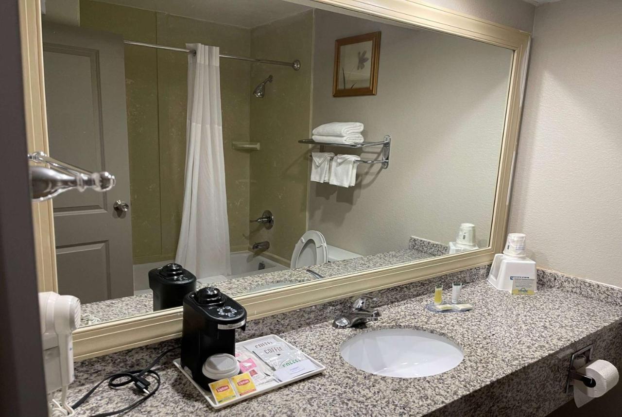 Hotel Days By Wyndham Fayetteville-south/i-95 Exit 49