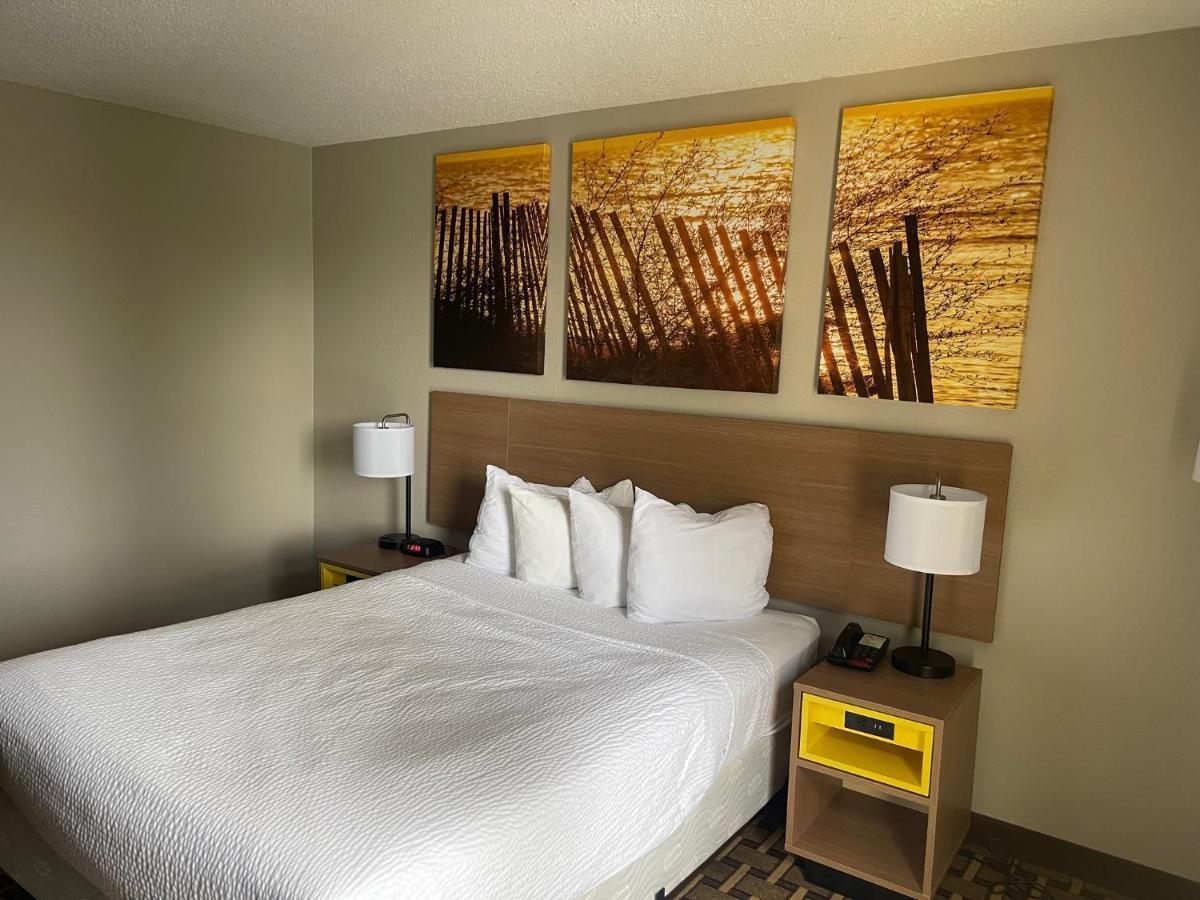 Days By Wyndham Fayetteville-south/i-95 Exit 49