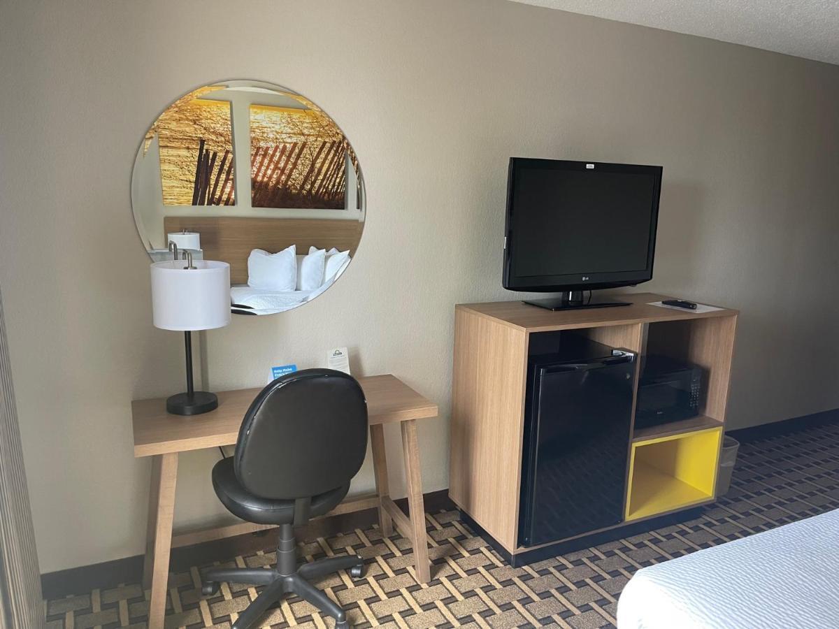 Days By Wyndham Fayetteville-south/i-95 Exit 49 Fayetteville