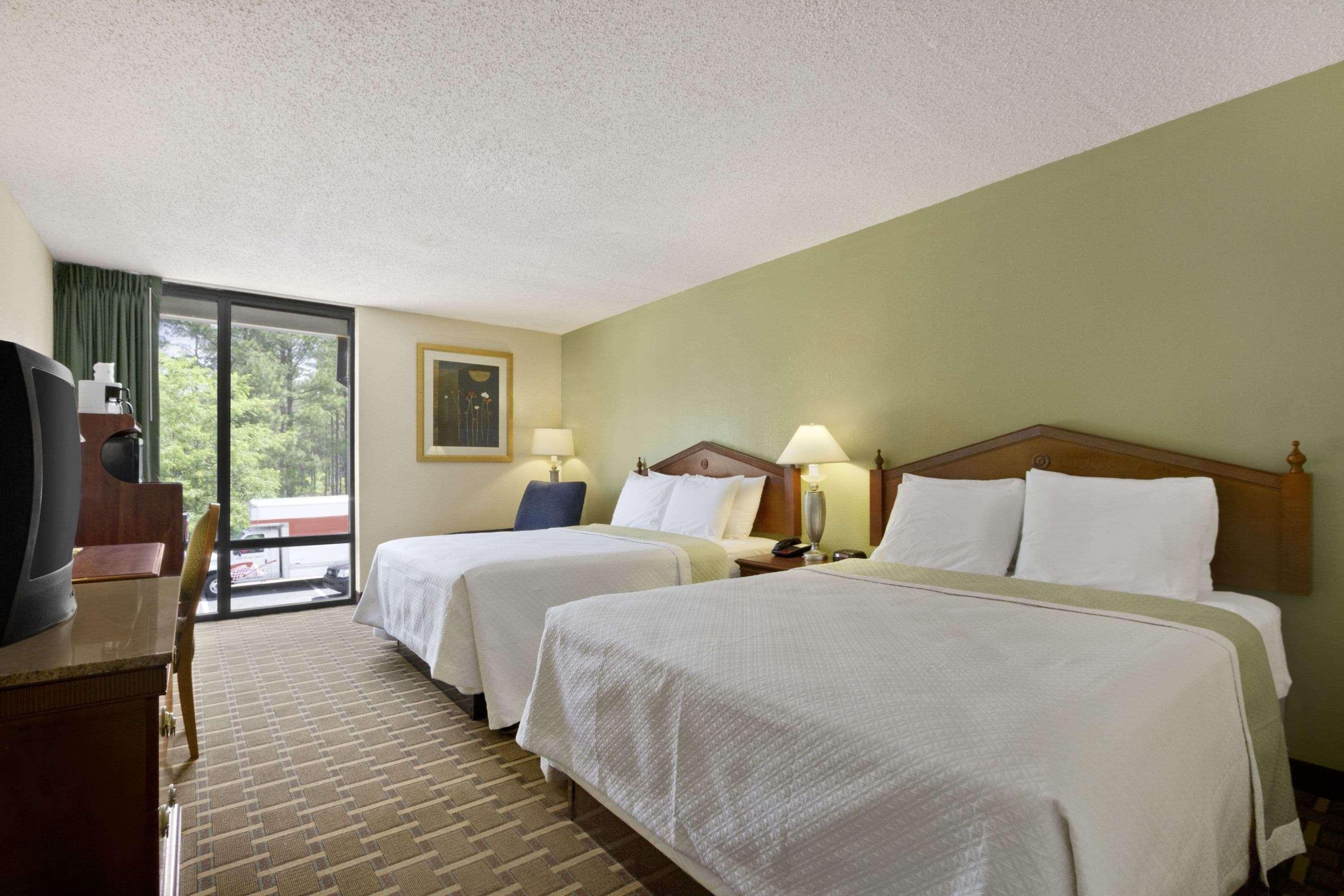 Days By Wyndham Fayetteville-south/i-95 Exit 49 Fayetteville