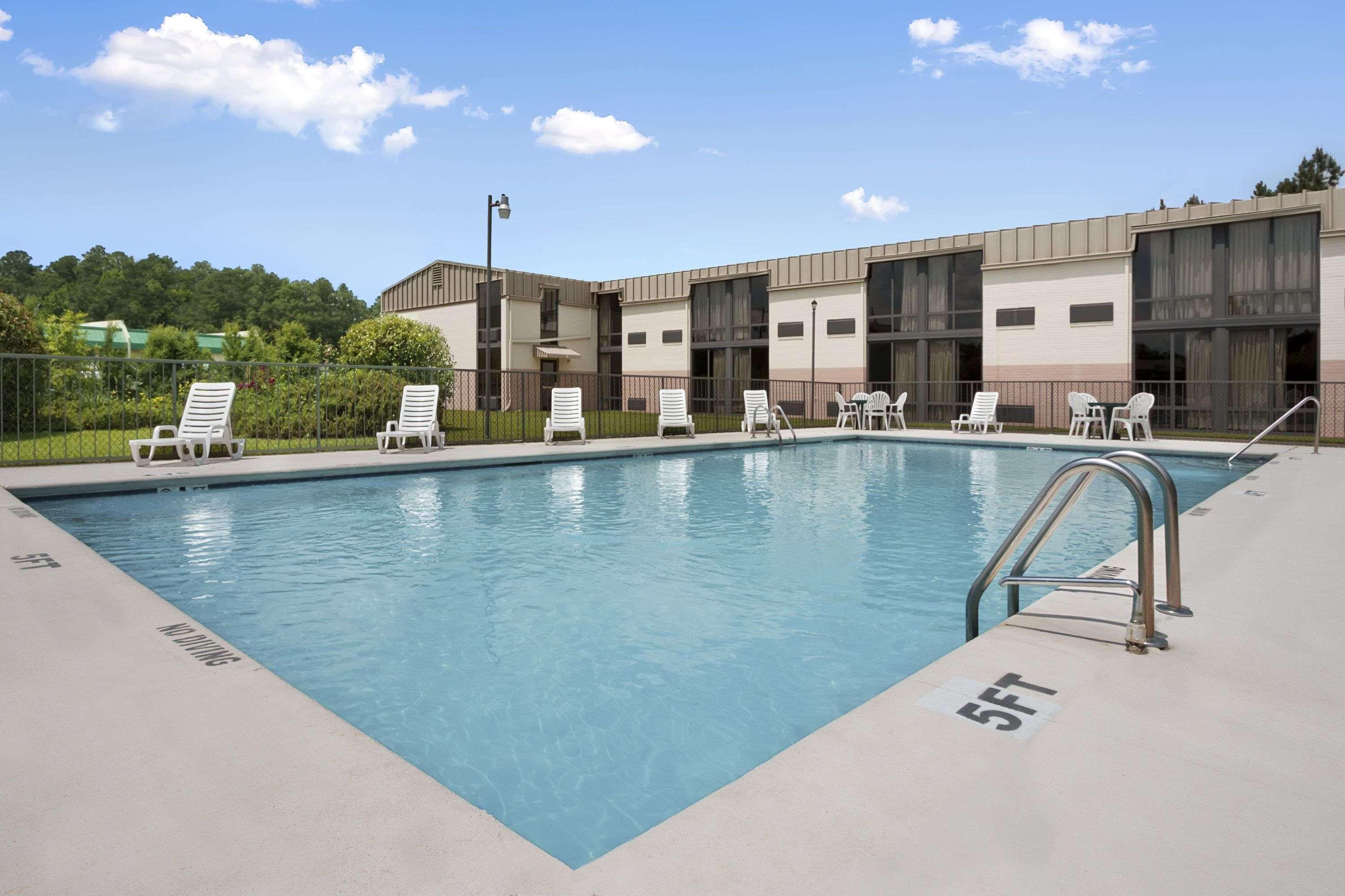 Days By Wyndham Fayetteville-south/i-95 Exit 49