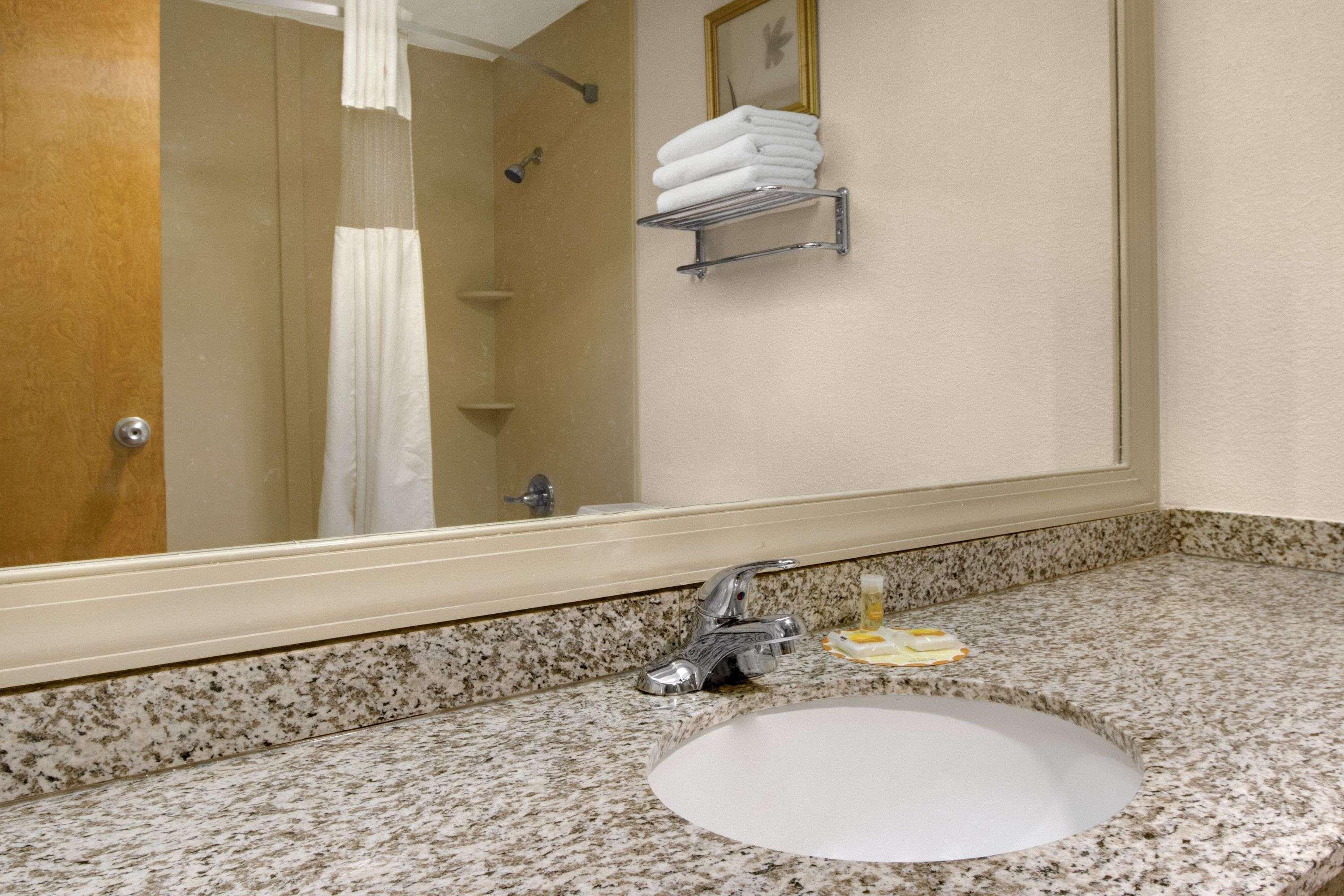 Days By Wyndham Fayetteville-south/i-95 Exit 49 Fayetteville