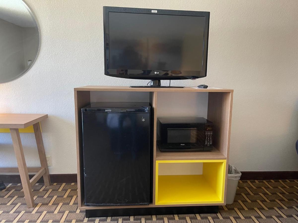 Days By Wyndham Fayetteville-south/i-95 Exit 49 Hotel 3*
