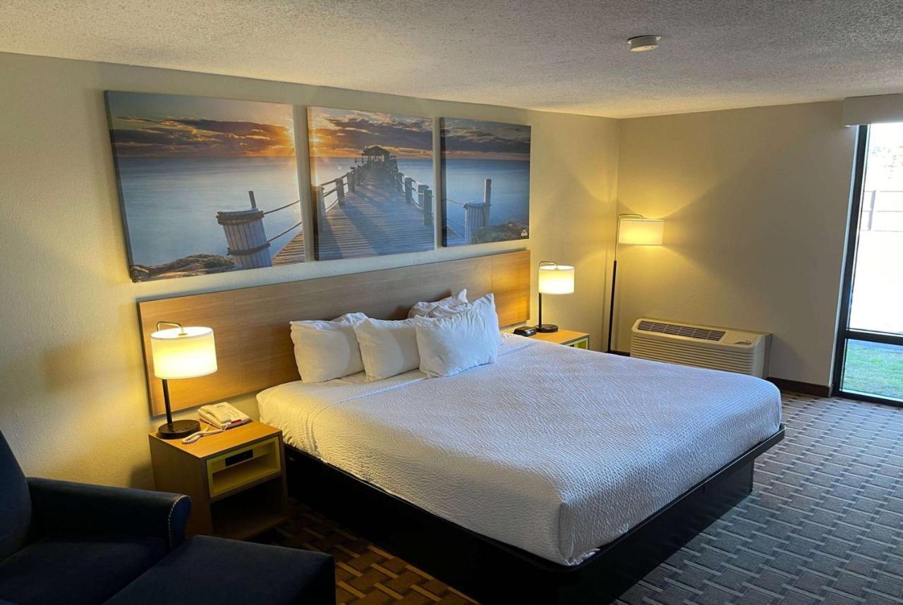 Days By Wyndham Fayetteville-south/i-95 Exit 49 Hotel 3*