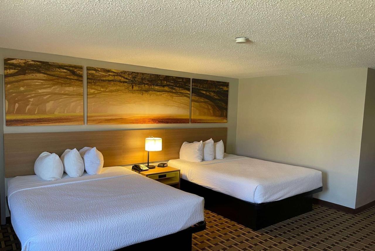 Days By Wyndham Fayetteville-south/i-95 Exit 49 Fayetteville