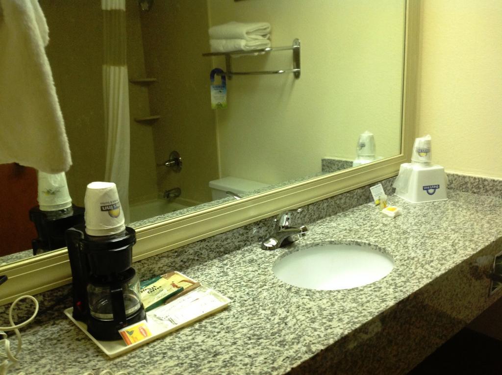 Days By Wyndham Fayetteville-south/i-95 Exit 49