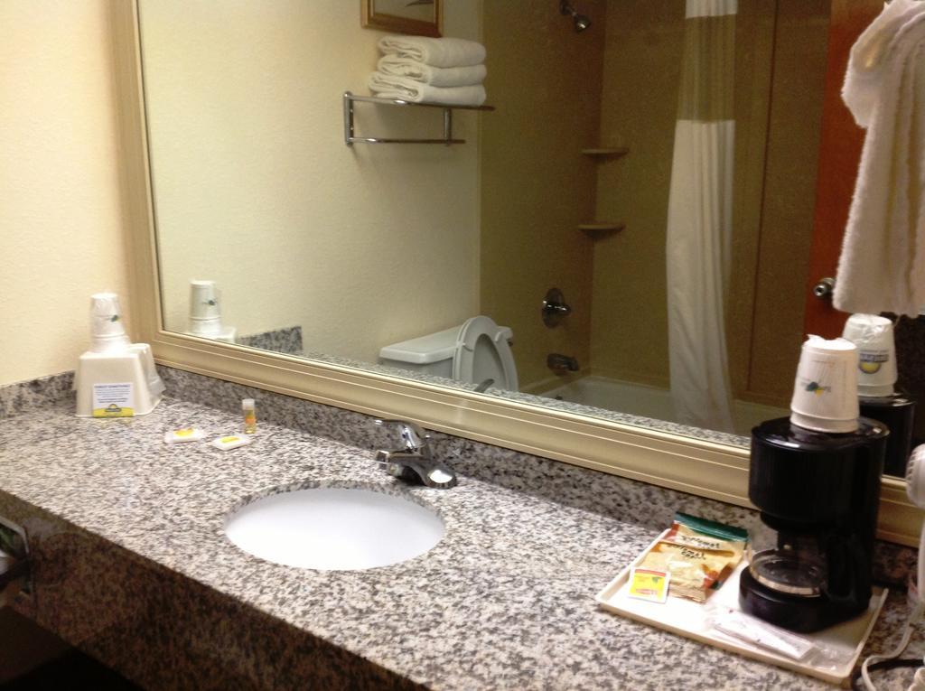 Days By Wyndham Fayetteville-south/i-95 Exit 49 Hotel Fayetteville