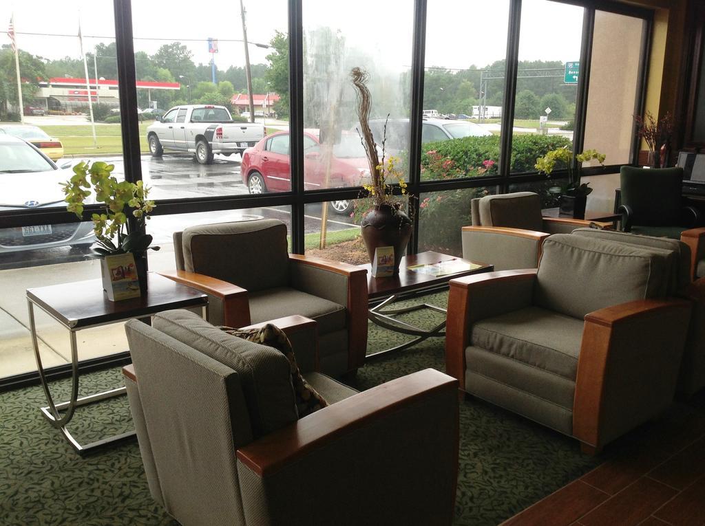 Days By Wyndham Fayetteville-south/i-95 Exit 49 Fayetteville