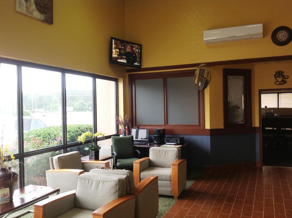 Days By Wyndham Fayetteville-south/i-95 Exit 49 Hotel