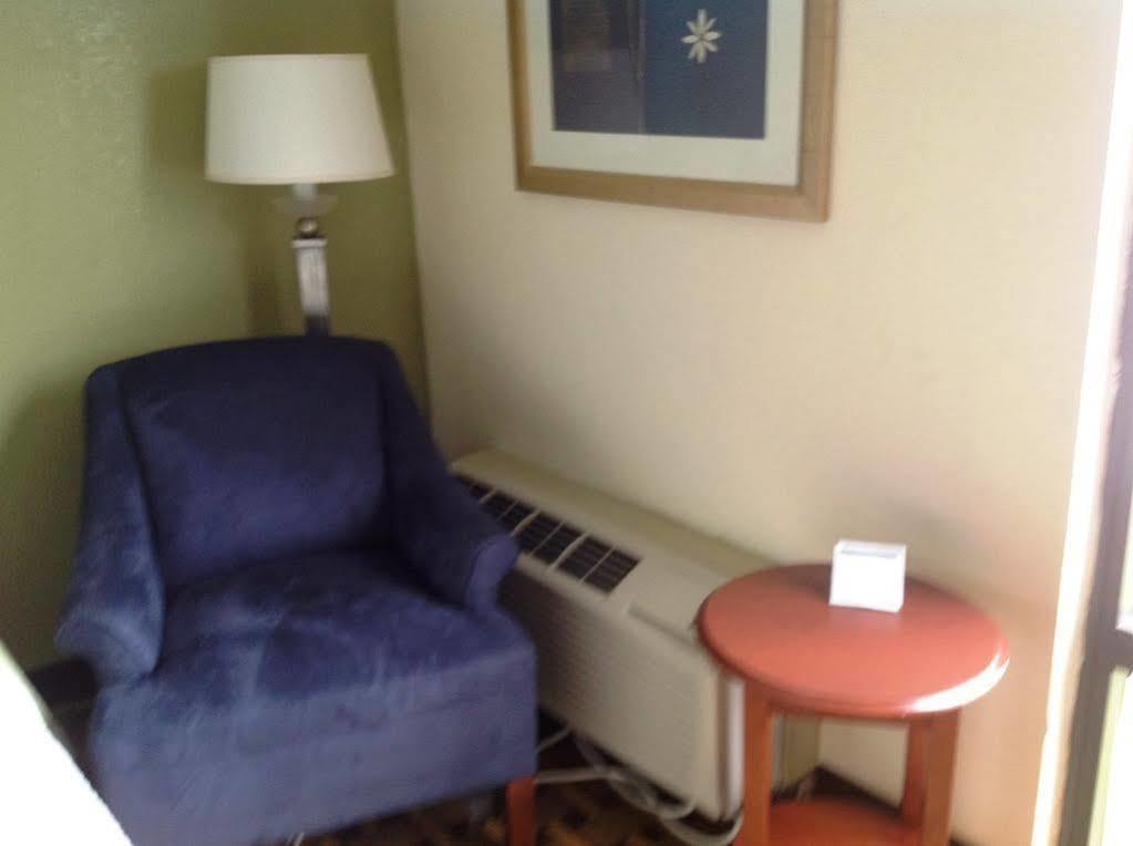 Hotel Days By Wyndham Fayetteville-south/i-95 Exit 49 Fayetteville
