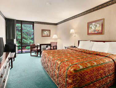Days By Wyndham Fayetteville-south/i-95 Exit 49 Hotel 3*